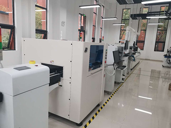 高碑店市委書記侯曉平，市長(zhǎng)邱強(qiáng)一行，蒞臨光潤(rùn)通科研生產(chǎn)基地(圖6)